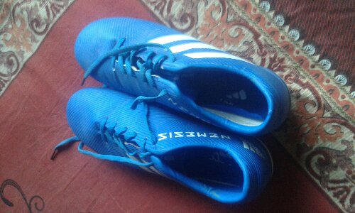 It's a football shoes. I wanted to sell this shoes