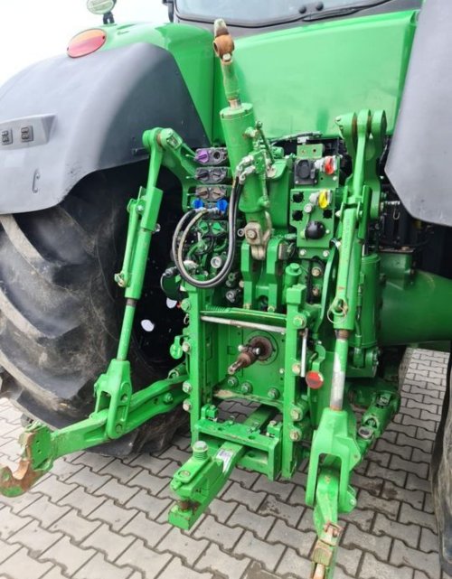 Power: 330KM Engine capacity: 9L 5 pairs of rear hydraulic