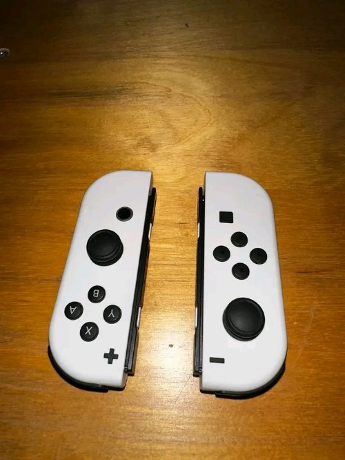 Verkaufe hiermit meine NINTENDO SWITCH OLED wegen nicht gebraucht, spielzeit