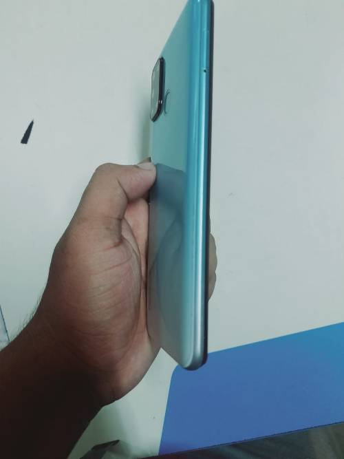 ফোনটা বিক্রি হবে কেউ নিতে চাইলে দেখতে পারেন Realme 7i