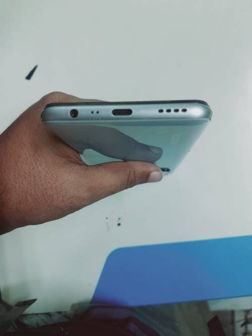 ফোনটা বিক্রি হবে কেউ নিতে চাইলে দেখতে পারেন Realme 7i