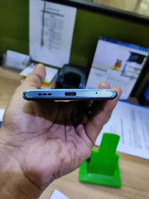 Redmi note 10pro max(6/128).GB.আমি মাএ ৩ মাস মতো ব্যবহার করছি।সেট