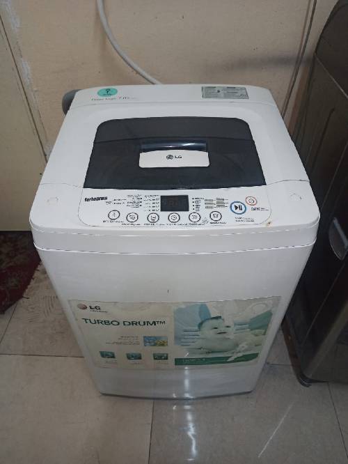 Washing machine for sale lg 7 kg good condition call