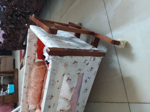 Swinging baby cot. Age - 0 to 6 months. Used