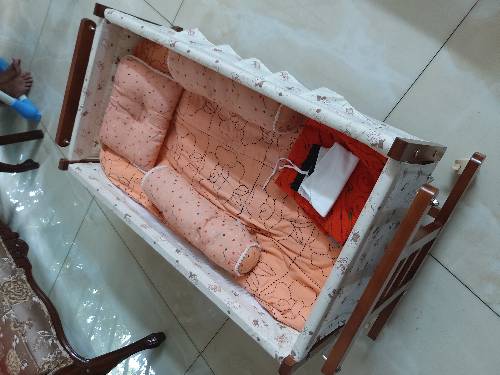 Swinging baby cot. Age - 0 to 6 months. Used