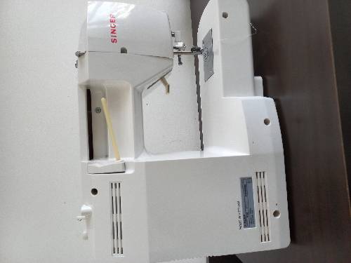 Singer 6160 sewing machine in great condition barely used