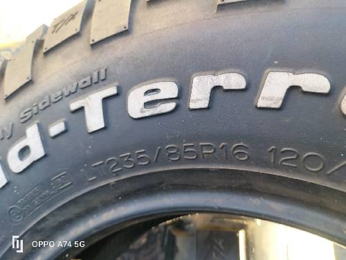 2X 235/85/16 BFGOODRICH km2