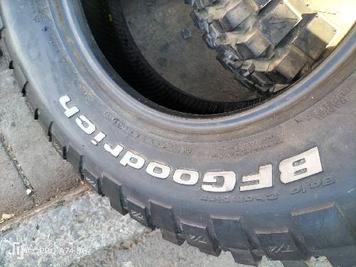 2X 235/85/16 BFGOODRICH km2