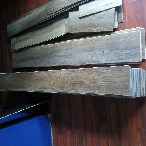 vinyl Flooring. 48 PCs. New 19x10room.