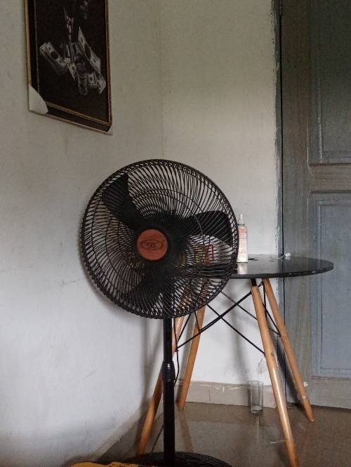 Fan for sale Location: Asaba Price 6k