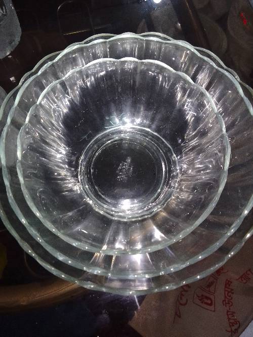 3 three bowl set very beautiful no damages
