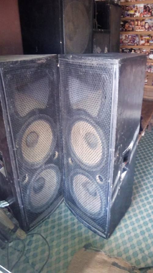 A pair of used 15inces speaker.
