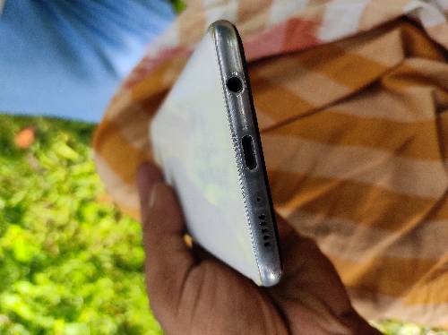 Samsung A51.ram 6/128. Battery Health 95%...by sell 18000k... Harinakundu... Jhinaidha...