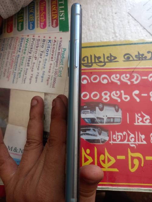 একটা গ্রীন লাইন আর বেক শেল টা একটু ফাটা ক্যামেরা