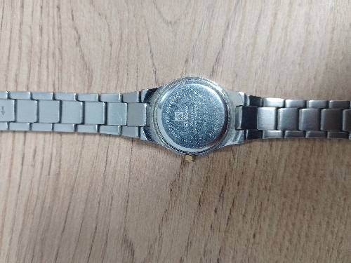 Es un reloj en perfectas condiciones marca d Mario para