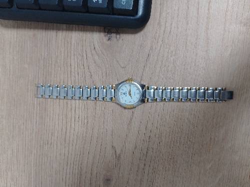 Es un reloj en perfectas condiciones marca d Mario para