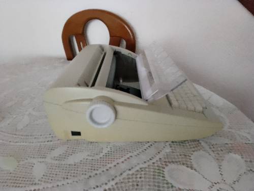 Vendo Máquina de escribir electrónica, marca Brother. Precio: $ 80.000