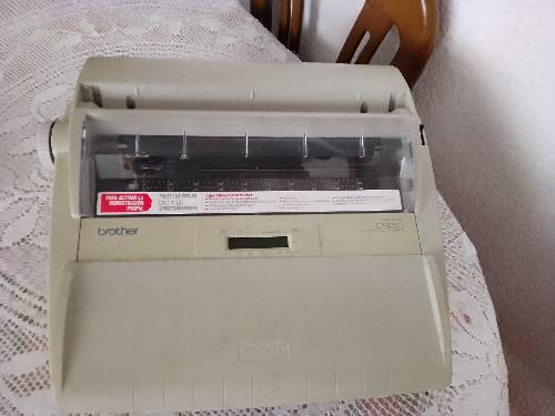 Vendo Máquina de escribir electrónica, marca Brother. Precio: $ 80.000