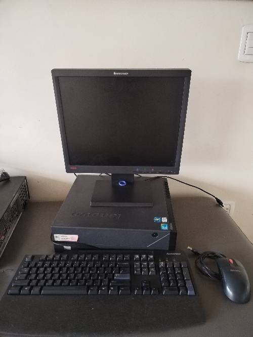 PC Lenovo en perfectas condiciones funcionando super bien y todas