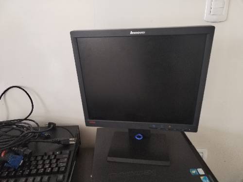 PC Lenovo en perfectas condiciones funcionando super bien y todas