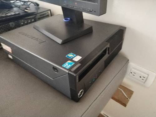 PC Lenovo en perfectas condiciones funcionando super bien y todas