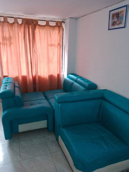 Vendo base cama con colchón y juego de muebles con