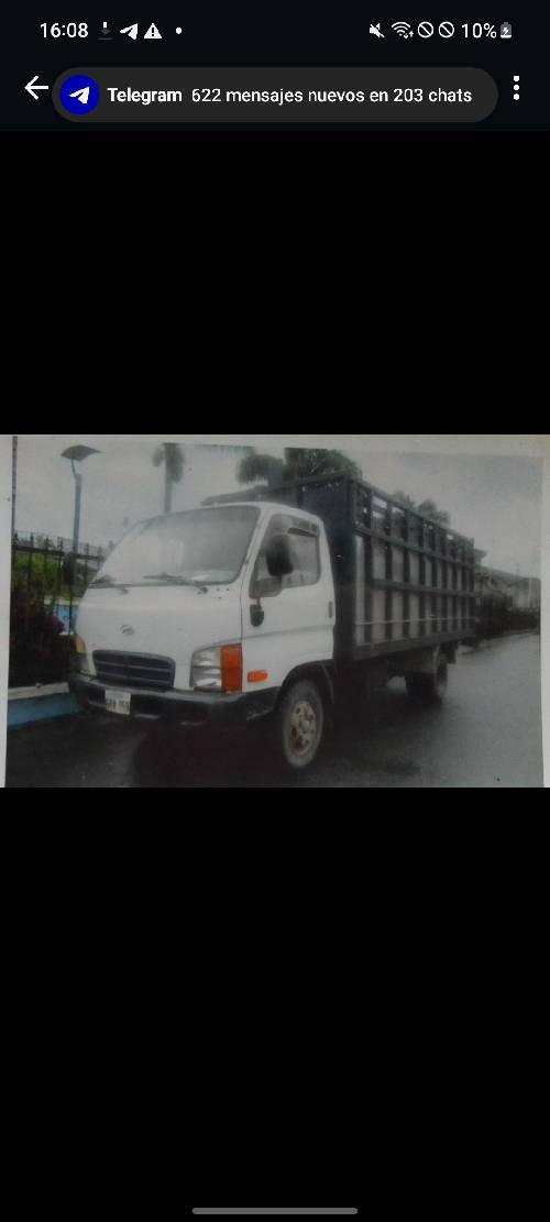 Se vende un camión informes la 0993848363