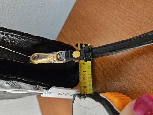 Bellissima pochette guess nuova con cartellino