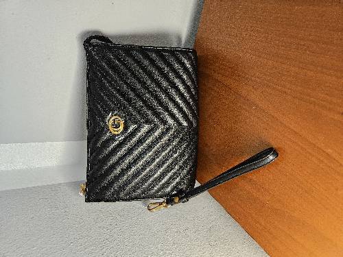 Bellissima pochette guess nuova con cartellino