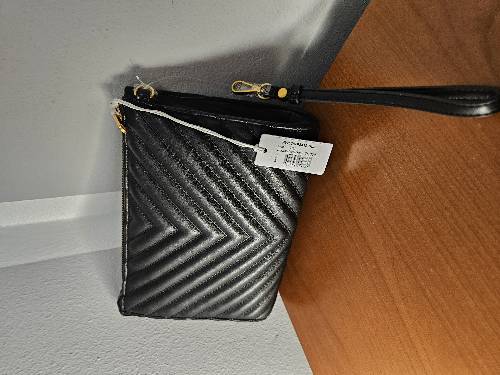 Bellissima pochette guess nuova con cartellino