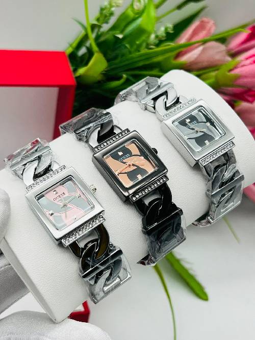 *GUESS STAINLESS STEEL CHAIN🥶🥶* *FOR LADIES 🥰❤‍🔥🥰* *AVAILABLE IN DIFFERENT
