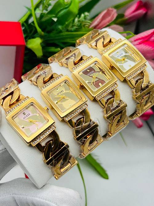 *GUESS STAINLESS STEEL CHAIN🥶🥶* *FOR LADIES 🥰❤‍🔥🥰* *AVAILABLE IN DIFFERENT