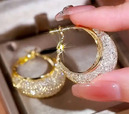 • Material: Cubic Zircone • Color: Golden • Product Design: