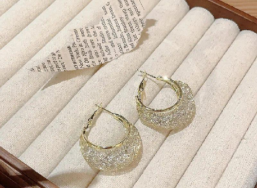 • Material: Cubic Zircone • Color: Golden • Product Design: