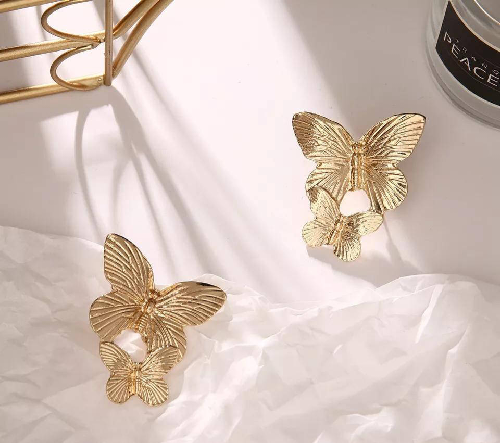 • Base Metal: Alloy • Plating: Golden • Size: Drop