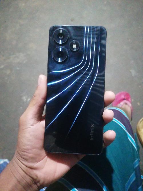 একদম ফ্রেশ ফোন। ফোনে কোনো সমস্যা নাই। চার্যার + বক্স