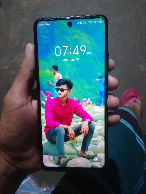 একদম ফ্রেশ ফোন। ফোনে কোনো সমস্যা নাই। চার্যার + বক্স