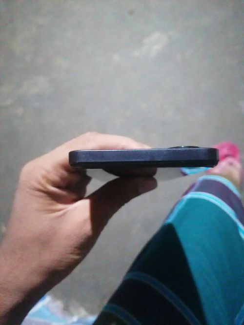 একদম ফ্রেশ ফোন। ফোনে কোনো সমস্যা নাই। চার্যার + বক্স