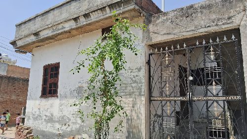 93 gaj makaan for sale with base ment