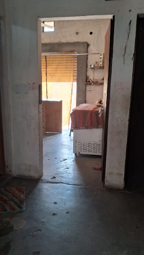 93 gaj makaan for sale with base ment