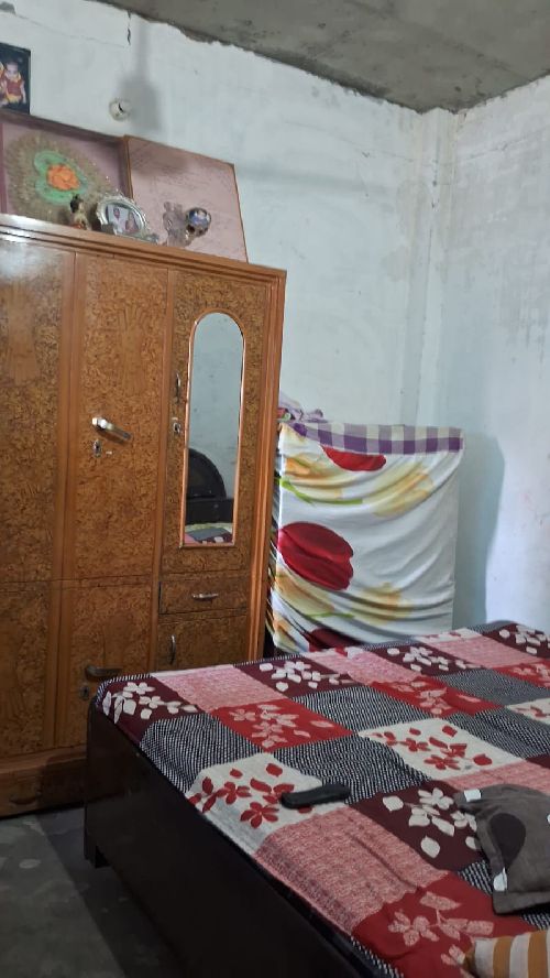 93 gaj makaan for sale with base ment