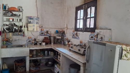 93 gaj makaan for sale with base ment