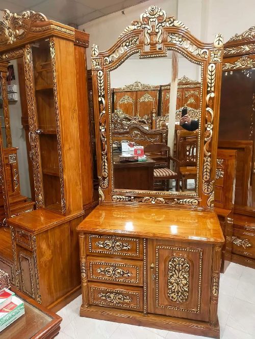 ডেসিং টেবিল