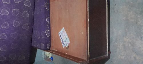 Bed nd gadde urgent sell .. Len wale hi msg
