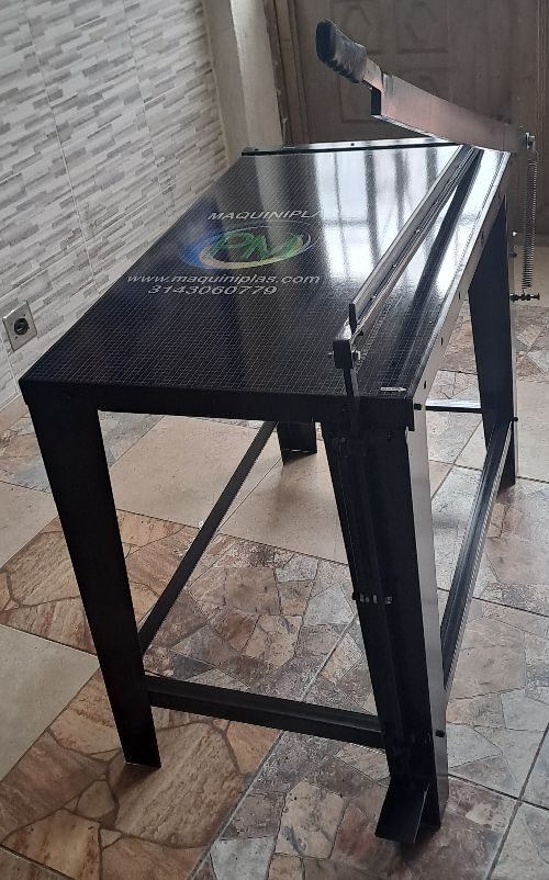GUILLOTINA DE PALANCA INDUSTRIAL DE 60X100 CM $ 1.800.000 CARACTERÍSTICAS: