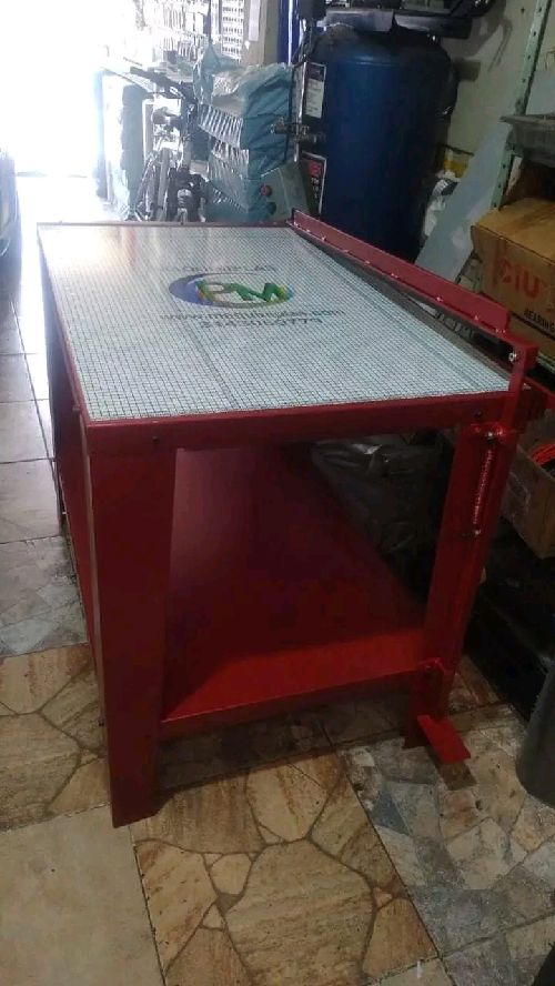 GUILLOTINA DE PALANCA INDUSTRIAL DE 60X100 CM $ 1.800.000 CARACTERÍSTICAS: