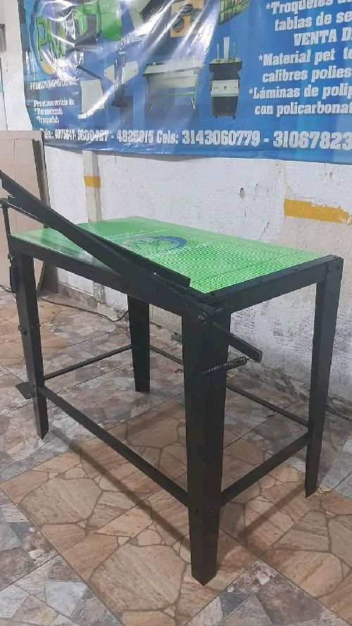 GUILLOTINA DE PALANCA INDUSTRIAL DE 60X100 CM $ 1.800.000 CARACTERÍSTICAS:
