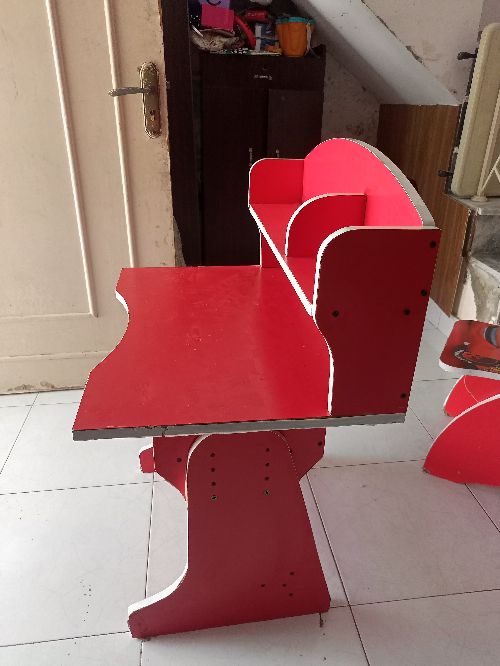 Kids study table for sale
