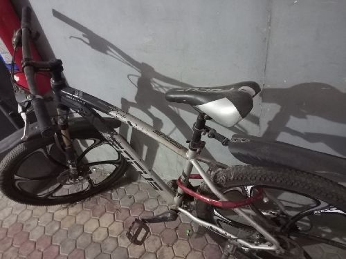 Almost fres cycle used 6 months only only shifter is