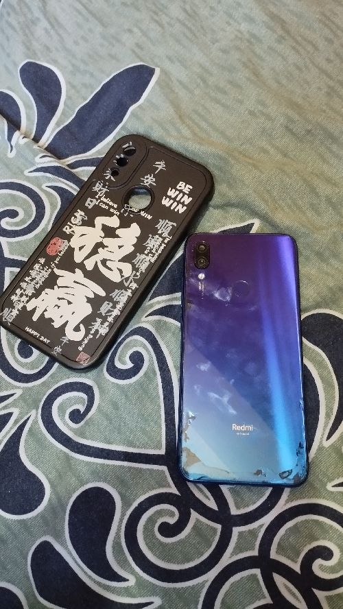 Selling redmi note 7 pro in good condition with boxe